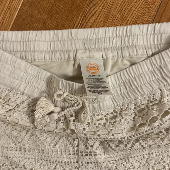 Shorts - Picture 3 of 3